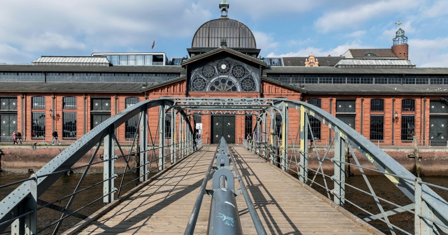 Dentist in Hamburg-Altona, Fischauktionshalle on the Elbe, Andrii Marenkov